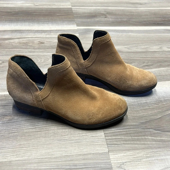 Sorel slip  on suede booties size 8.5 - Picture 4 of 12
